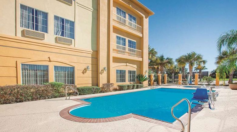<b>La Quinta Inn & Suites Beaumont West Pool</b>. Images powered by <a href="https://iceportal.shijigroup.com/" title="IcePortal" target="_blank">IcePortal</a>.