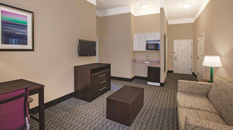 <b>La Quinta Inn & Suites Beaumont West Suite</b>. Images powered by <a href="https://iceportal.shijigroup.com/" title="IcePortal" target="_blank">IcePortal</a>.