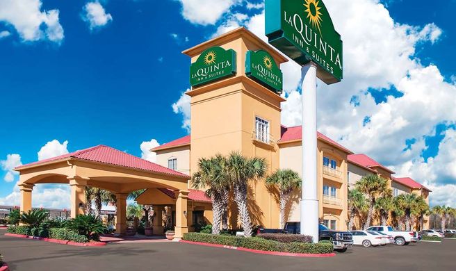 La Quinta Inn & Suites Beaumont West Exterior