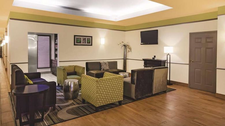 <b>La Quinta Inn & Suites Beaumont West Lobby</b>. Images powered by <a href="https://iceportal.shijigroup.com/" title="IcePortal" target="_blank">IcePortal</a>.