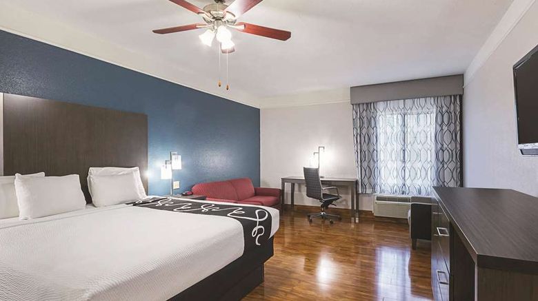 <b>La Quinta Inn & Suites Kingwood Room</b>. Images powered by <a href="https://iceportal.shijigroup.com/" title="IcePortal" target="_blank">IcePortal</a>.