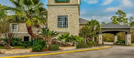 La Quinta Inn & Suites Kingwood Exterior