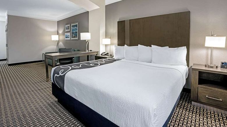 <b>La Quinta Inn & Suites Conroe Suite</b>. Images powered by <a href="https://iceportal.shijigroup.com/" title="IcePortal" target="_blank">IcePortal</a>.