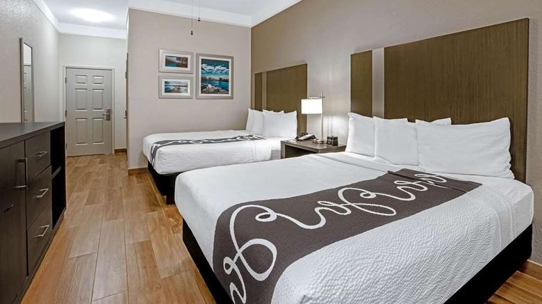 <b>La Quinta Inn & Suites Conroe Room</b>. Images powered by <a href="https://iceportal.shijigroup.com/" title="IcePortal" target="_blank">IcePortal</a>.