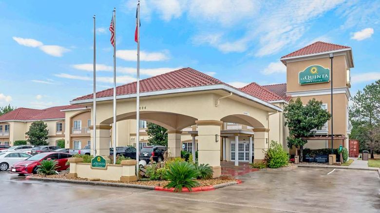 <b>La Quinta Inn & Suites Conroe Exterior</b>. Images powered by <a href="https://iceportal.shijigroup.com/" title="IcePortal" target="_blank">IcePortal</a>.