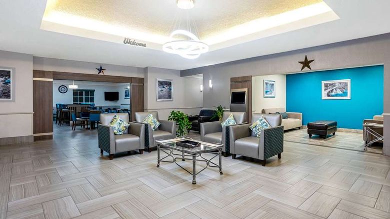 <b>La Quinta Inn & Suites Conroe Lobby</b>. Images powered by <a href="https://iceportal.shijigroup.com/" title="IcePortal" target="_blank">IcePortal</a>.