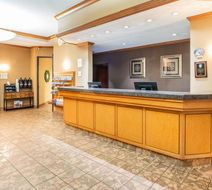 La Quinta Inn & Suites Portland Airport Lobby