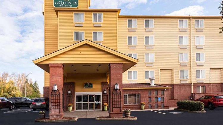 La Quinta Inn & Suites Portland Airport Exterior