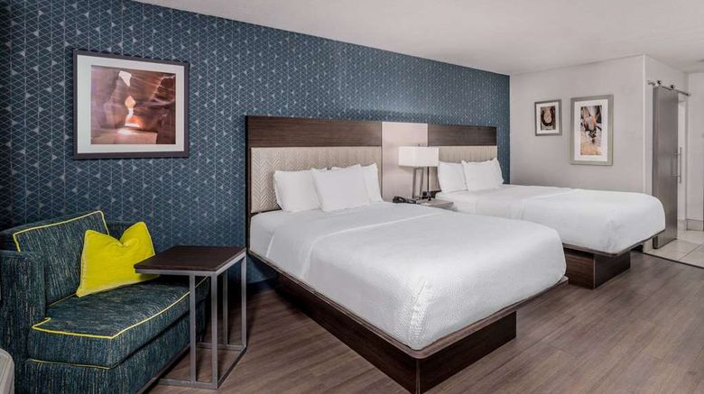 <b>La Quinta Inn & Suites Santa Rosa Suite</b>. Images powered by <a href="https://iceportal.shijigroup.com/" title="IcePortal" target="_blank">IcePortal</a>.