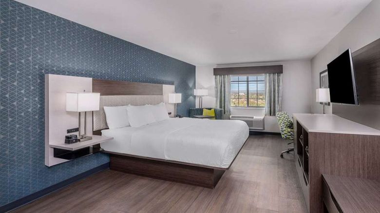 <b>La Quinta Inn & Suites Santa Rosa Room</b>. Images powered by <a href="https://iceportal.shijigroup.com/" title="IcePortal" target="_blank">IcePortal</a>.