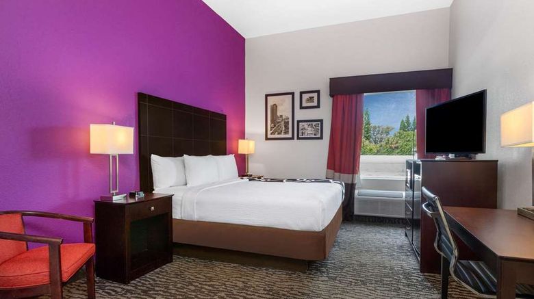 <b>La Quinta Inn Tampa South Room</b>. Images powered by <a href="https://iceportal.shijigroup.com/" title="IcePortal" target="_blank">IcePortal</a>.