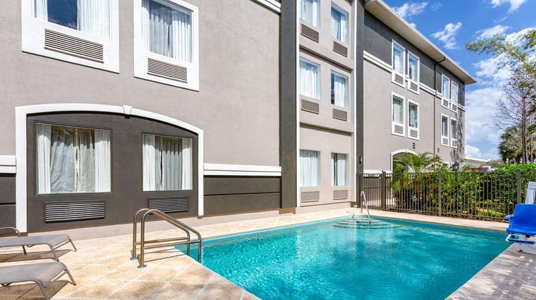 <b>La Quinta Inn Tampa South Pool</b>. Images powered by <a href="https://iceportal.shijigroup.com/" title="IcePortal" target="_blank">IcePortal</a>.