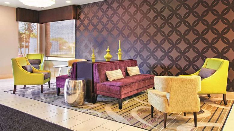 <b>La Quinta Inn Tampa South Lobby</b>. Images powered by <a href="https://iceportal.shijigroup.com/" title="IcePortal" target="_blank">IcePortal</a>.
