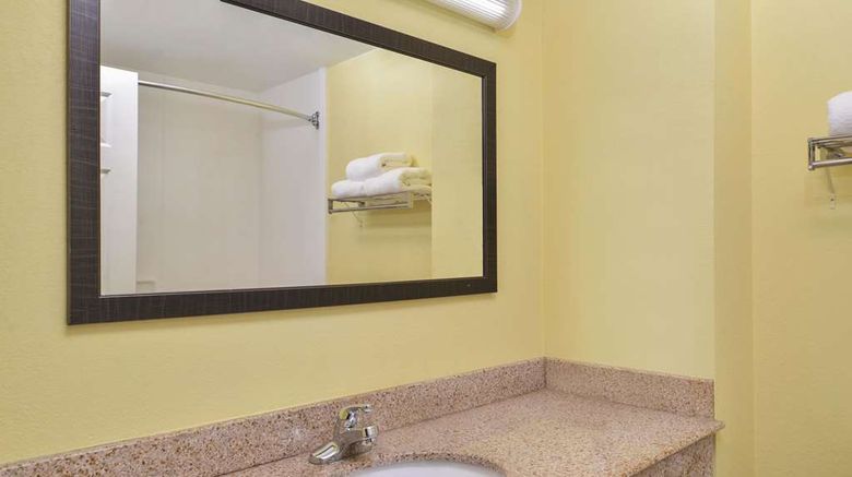 <b>La Quinta Inn Newnan Room</b>. Images powered by <a href="https://iceportal.shijigroup.com/" title="IcePortal" target="_blank">IcePortal</a>.