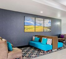 La Quinta Inn & Suites Mission Lobby