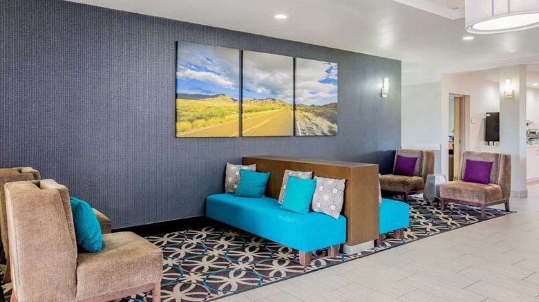 <b>La Quinta Inn & Suites Mission Lobby</b>. Images powered by <a href="https://iceportal.shijigroup.com/" title="IcePortal" target="_blank">IcePortal</a>.