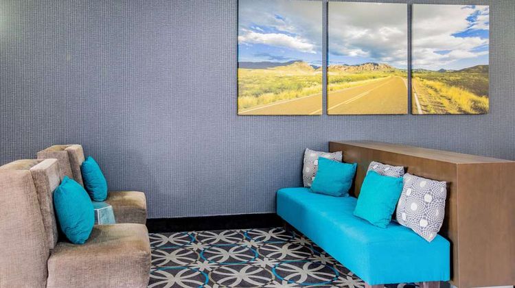 La Quinta Inn & Suites Mission Lobby