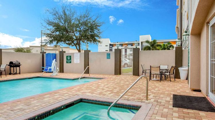 La Quinta Inn & Suites Mission Pool