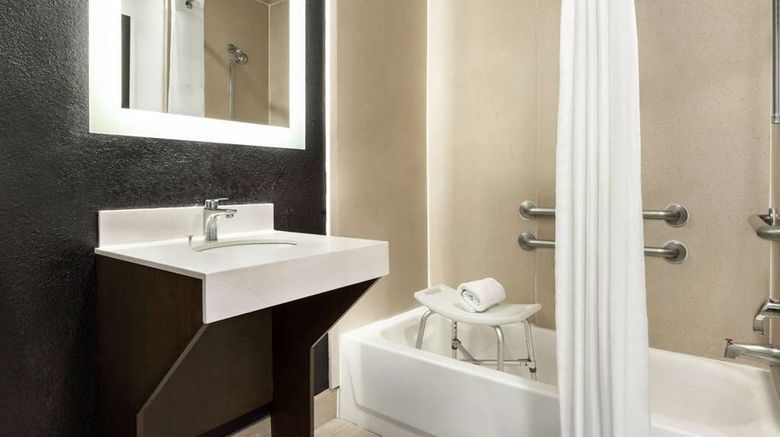 <b>La Quinta Inn & Stes Hesperia Room</b>. Images powered by <a href="https://iceportal.shijigroup.com/" title="IcePortal" target="_blank">IcePortal</a>.