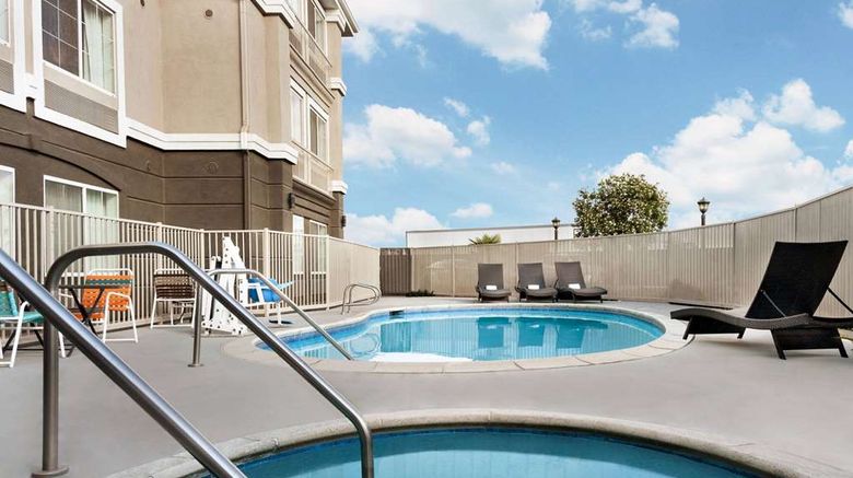 <b>La Quinta Inn & Stes Hesperia Pool</b>. Images powered by <a href="https://iceportal.shijigroup.com/" title="IcePortal" target="_blank">IcePortal</a>.