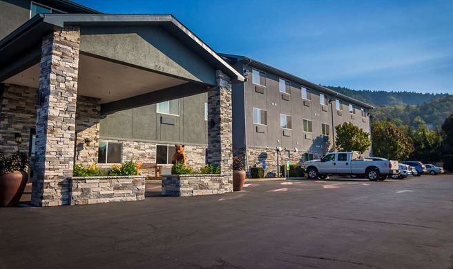 La Quinta Inn & Suites Grants Pass Exterior