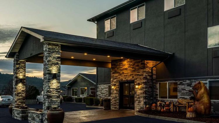 La Quinta Inn & Suites Grants Pass Exterior