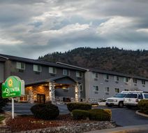 La Quinta Inn & Suites Grants Pass Exterior