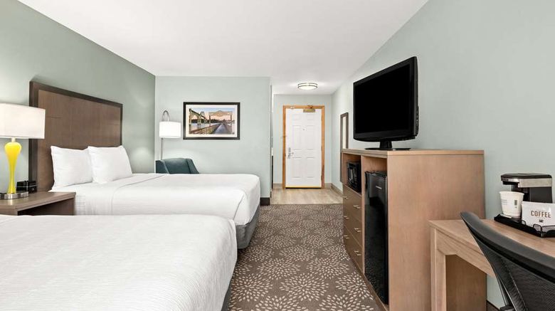 <b>La Quinta Inn & Suites Newport Room</b>. Images powered by <a href="https://iceportal.shijigroup.com/" title="IcePortal" target="_blank">IcePortal</a>.
