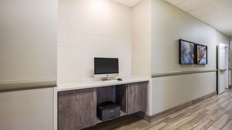 <b>La Quinta Inn & Suites Newport Other</b>. Images powered by <a href="https://iceportal.shijigroup.com/" title="IcePortal" target="_blank">IcePortal</a>.