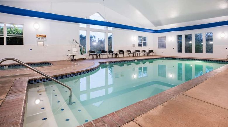 <b>La Quinta Inn & Suites Newport Pool</b>. Images powered by <a href="https://iceportal.shijigroup.com/" title="IcePortal" target="_blank">IcePortal</a>.