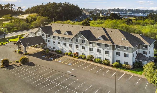 La Quinta Inn & Suites Newport Exterior
