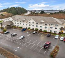 La Quinta Inn & Suites Newport Exterior