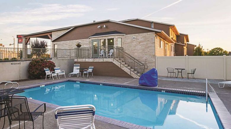 <b>La Quinta Inn & Suites Woodburn Pool</b>. Images powered by <a href="https://iceportal.shijigroup.com/" title="IcePortal" target="_blank">IcePortal</a>.