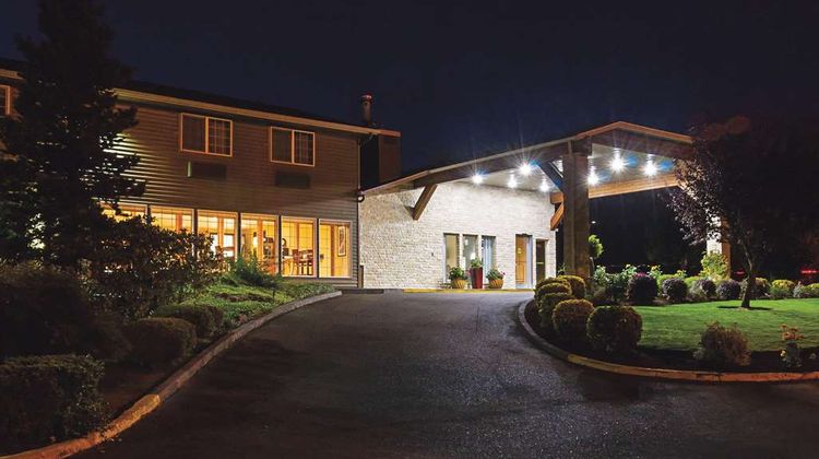 La Quinta Inn & Suites Woodburn Exterior