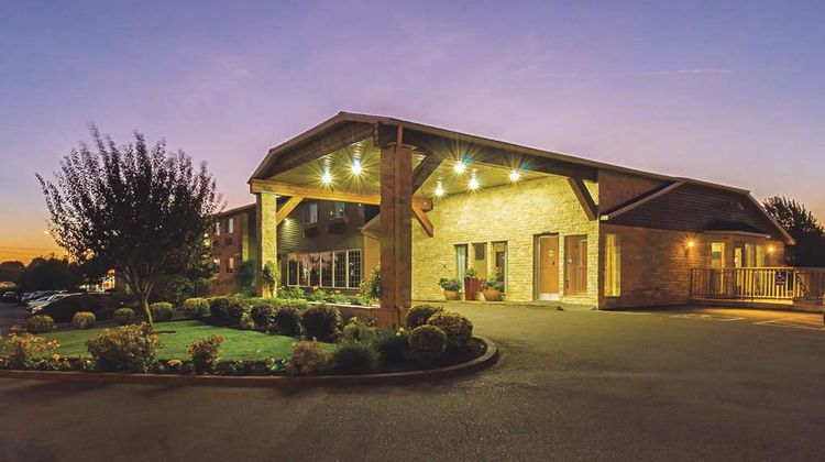 La Quinta Inn & Suites Woodburn Exterior