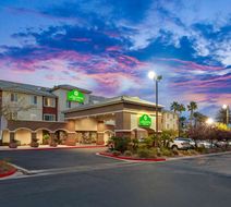 La Quinta Inn & Stes Las Vegas Red Rock Exterior