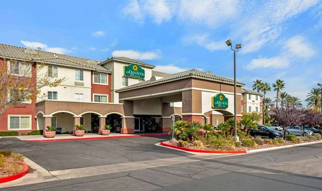 La Quinta Inn & Stes Las Vegas Red Rock Exterior