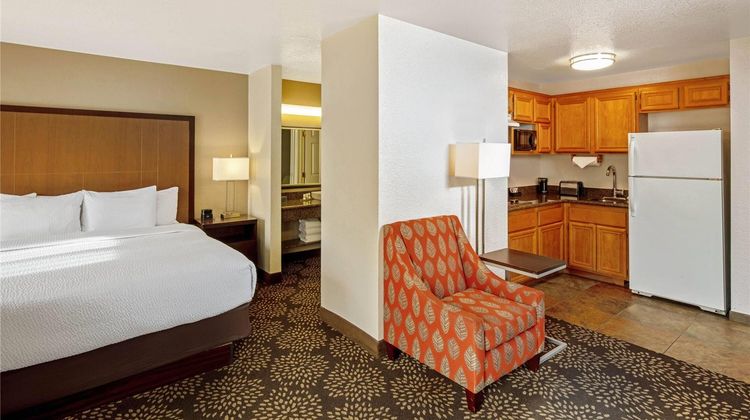 La Quinta Inn & Stes Las Vegas Red Rock Suite