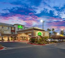 La Quinta Inn & Stes Las Vegas Red Rock Exterior