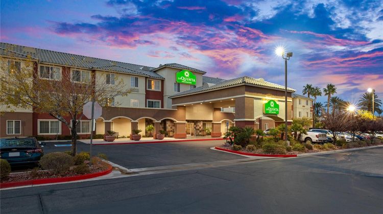 La Quinta Inn & Stes Las Vegas Red Rock Exterior