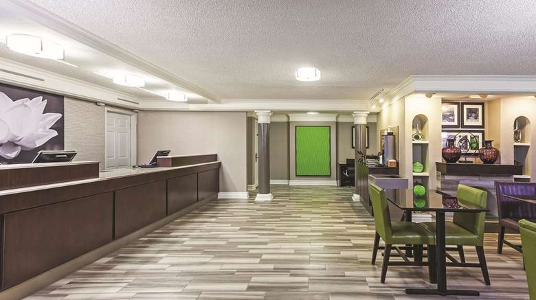 <b>La Quinta Inn Midland Lobby</b>. Images powered by <a href="https://iceportal.shijigroup.com/" title="IcePortal" target="_blank">IcePortal</a>.