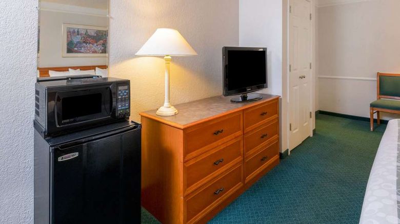 <b>La Quinta Inn Farmington Room</b>. Images powered by <a href="https://iceportal.shijigroup.com/" title="IcePortal" target="_blank">IcePortal</a>.