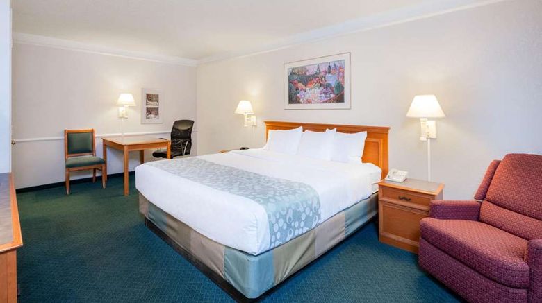 <b>La Quinta Inn Farmington Room</b>. Images powered by <a href="https://iceportal.shijigroup.com/" title="IcePortal" target="_blank">IcePortal</a>.