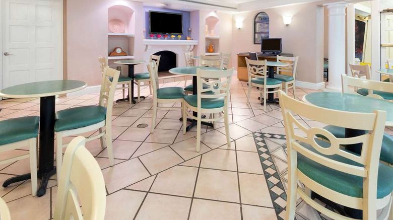 <b>La Quinta Inn Farmington Lobby</b>. Images powered by <a href="https://iceportal.shijigroup.com/" title="IcePortal" target="_blank">IcePortal</a>.