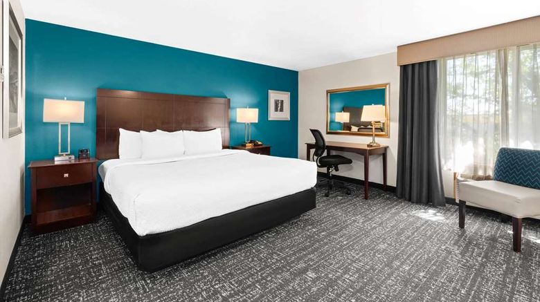 <b>La Quinta Inn & Suites Portland NW Suite</b>. Images powered by <a href="https://iceportal.shijigroup.com/" title="IcePortal" target="_blank">IcePortal</a>.