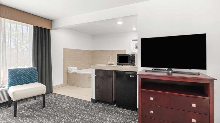 La Quinta Inn & Suites Portland NW Suite