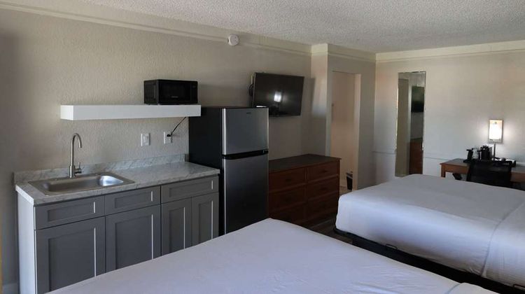 Super 8 by Wyndham Austin South / I-35 Room