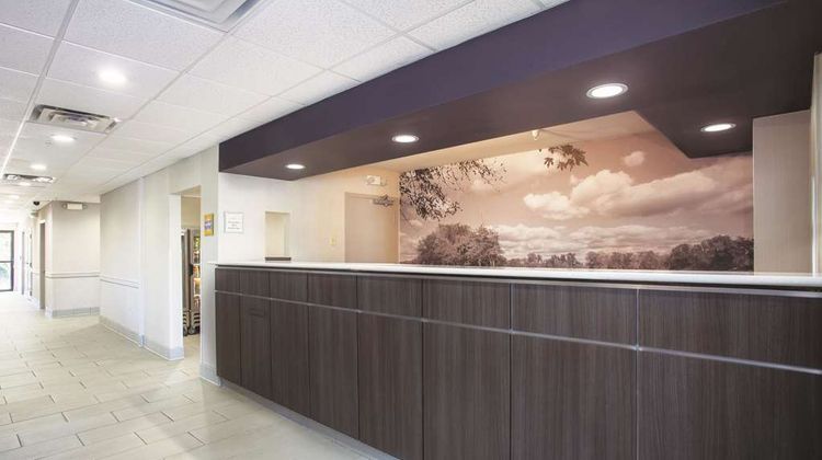 La Quinta Inn & Stes Jackson Airport Lobby
