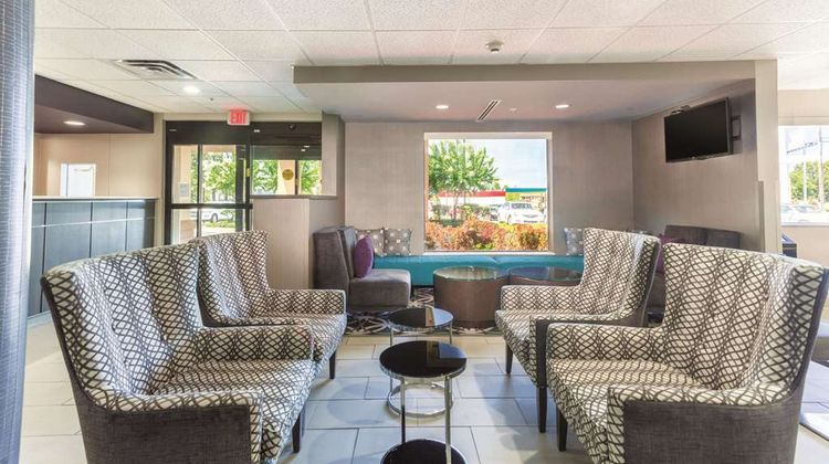 La Quinta Inn & Stes Jackson Airport Lobby