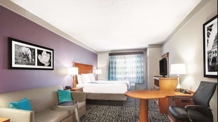 La Quinta Inn & Stes Jackson Airport Room